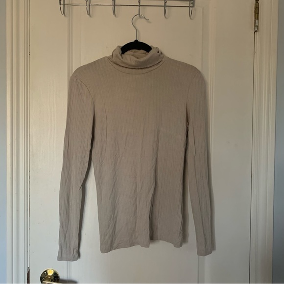 H&M Women’s Taupe Turtleneck - Picture 4 of 4